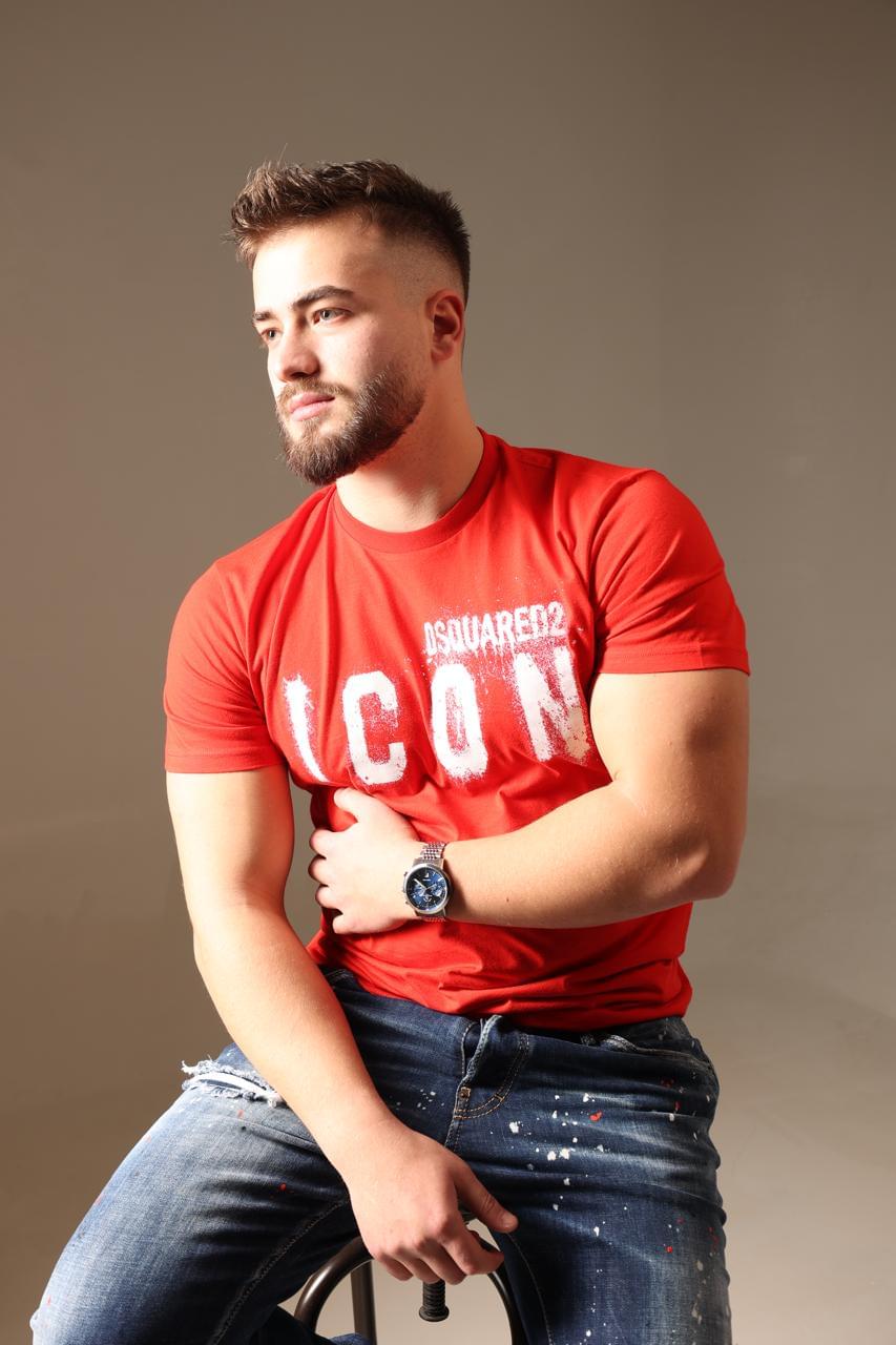 T-SHIRT E KUQE ME DETAJE LUKSOZE - Image 2