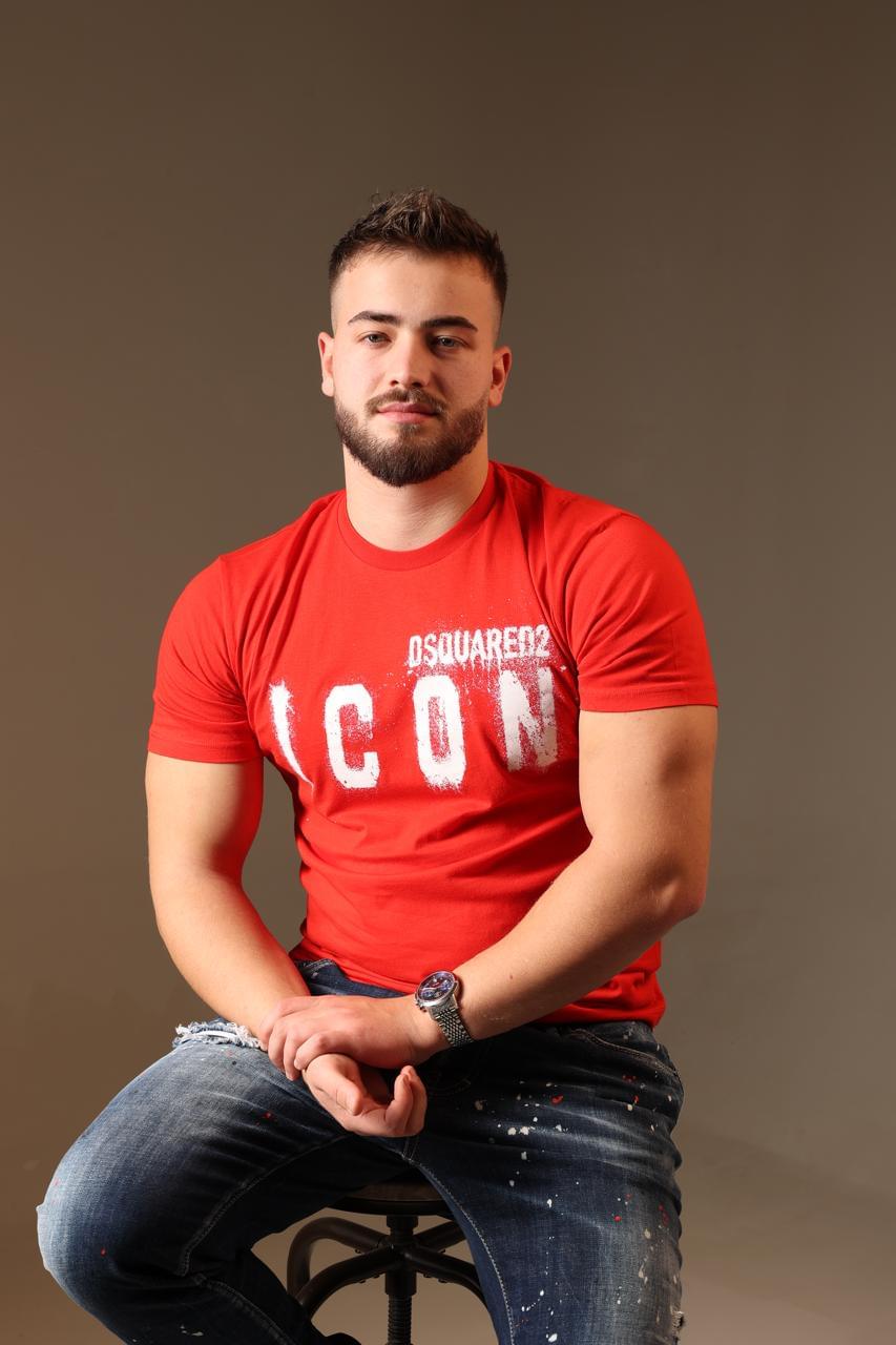 T-SHIRT E KUQE ME DETAJE LUKSOZE - Image 4