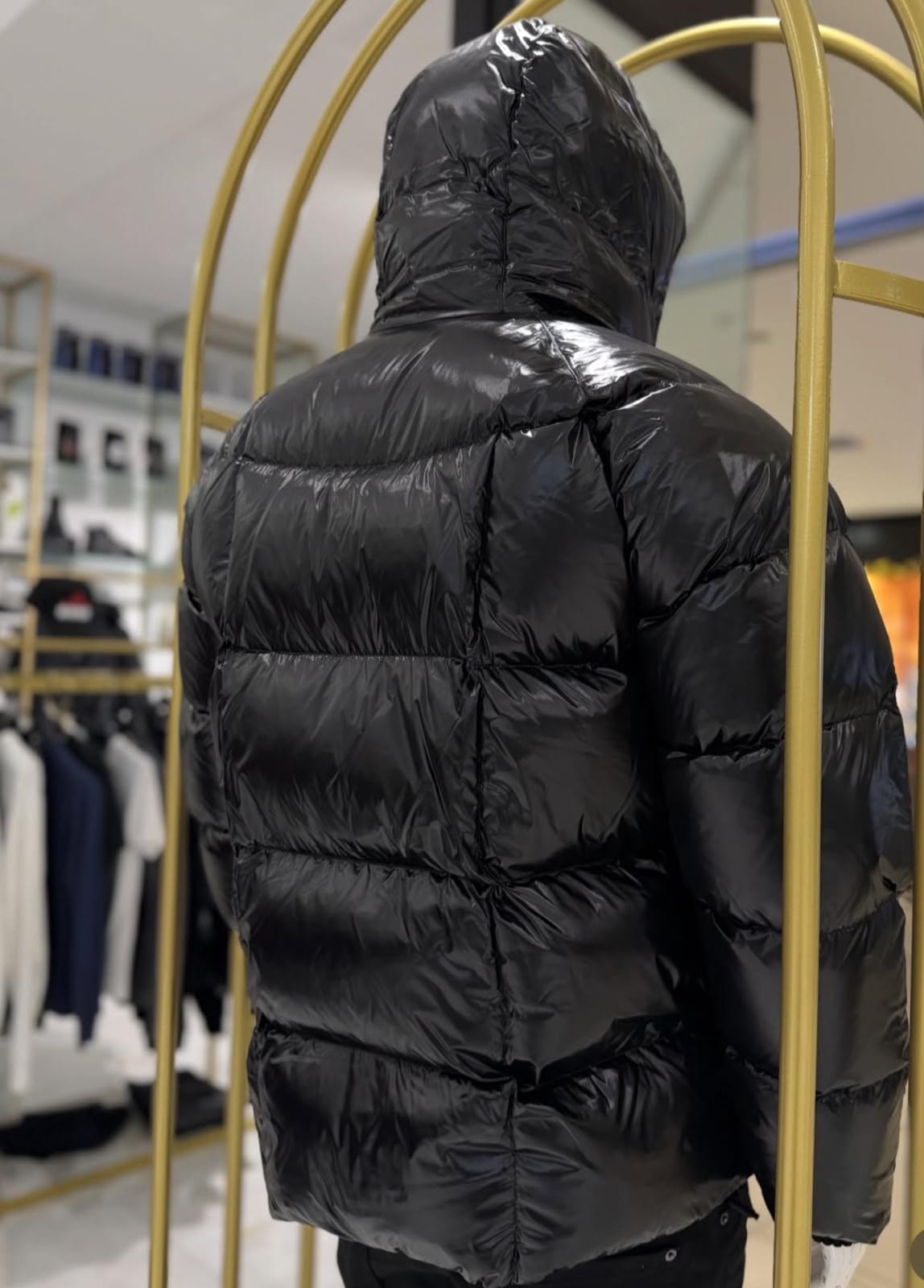 XHUP DSQUARED2 MODERN ME DETAJE MINIMALISTE DHE ME SHKELQIM - Image 4